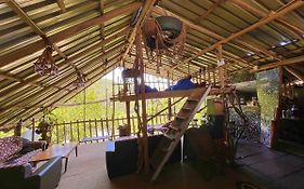 Noname Hostel And Cafe